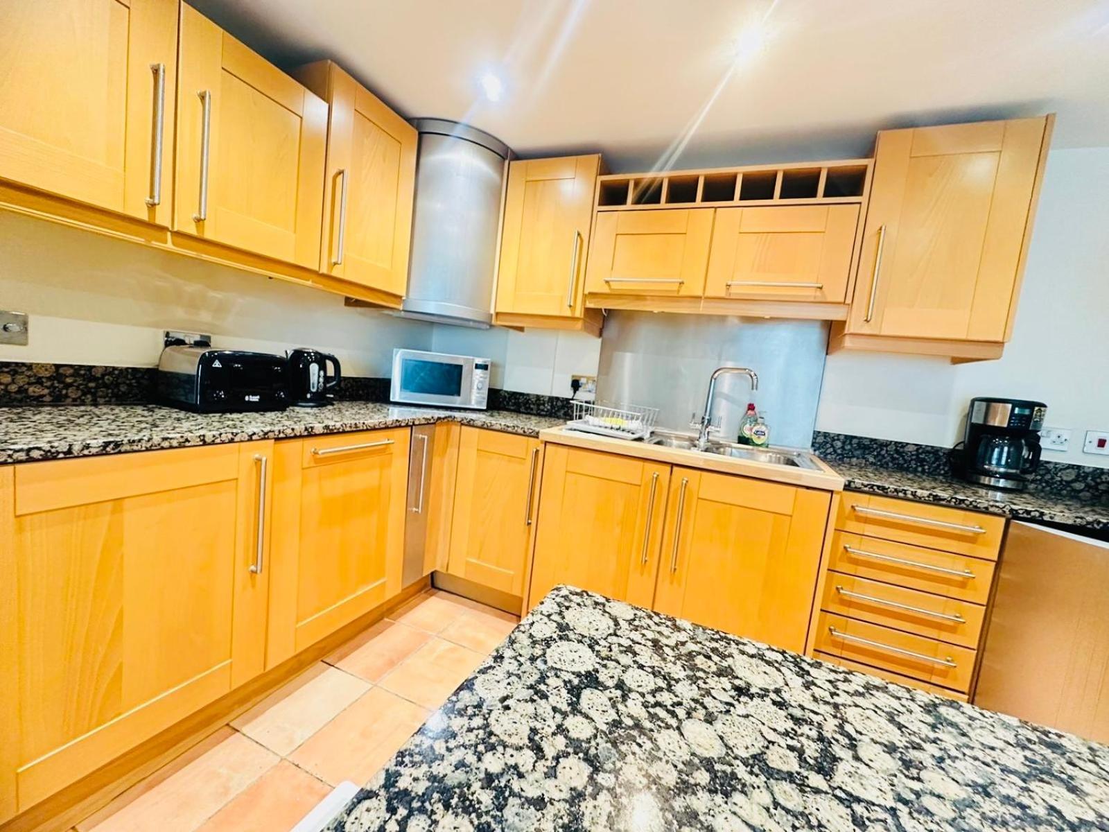 Modern 2bed 2bath Canary Wharf - Upto 5 Person Londra
